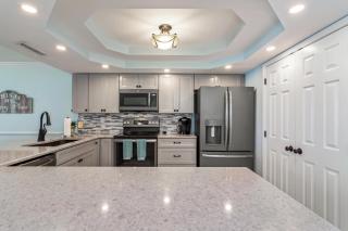 1072-Newly Renovated and offers Free Beach Set-up - Destin - 2