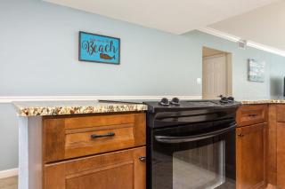 1034 Shoreline Towers | Direct Beach Access and Beach Setup! - Destin - 3