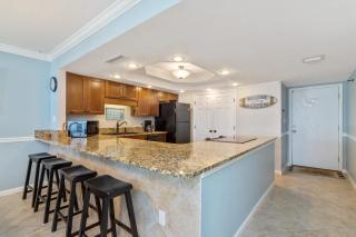 1034 Shoreline Towers | Direct Beach Access and Beach Setup! - Destin - 2