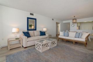 1045 Shoreline Towers-Beachfront Condo Destin- Free Beach Setup - Destin - 0