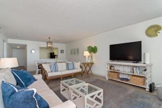 1045 Shoreline Towers-Beachfront Condo Destin- Free Beach Setup - Destin - 8