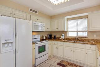 1056 Shoreline Towers Spacious & Charming Condo - Destin - 1
