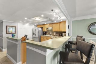 3103 - Shoreline Towers Condo Free Beach Setup - Destin - 3