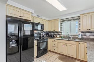 2026 Shoreline Towers Gulf Front Condo - Free Beach Setup - 4
