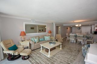 1105 Shoreline Towers Beach Front Condo - Free Beach Setup - 7