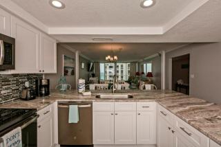 1105 Shoreline Towers Beach Front Condo - Free Beach Setup - Destin - 5