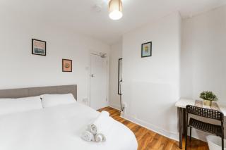 Great Rooms in Plaistow - London - 1