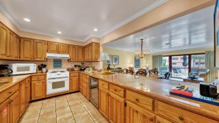 Aegean 215 - Beautiful Beachfront Condo Lots of on site Activities - Destin - 9
