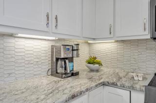 Aegean 212 - Beautiful Updated 2 Bedroom 2 Bath in the heart of Destin - Destin - 8
