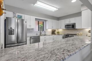 Aegean 212 - Beautiful Updated 2 Bedroom 2 Bath in the heart of Destin - Destin - 6