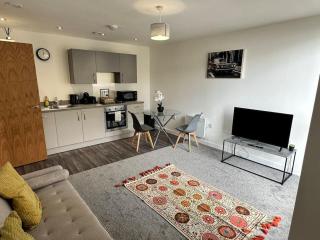 Super MCR 1 Bed Apt + Balcony - 6