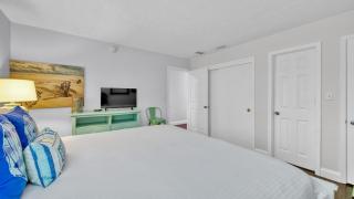 Crystal Villas 12B - Updated 2 Bedroom with Loft Beach Front Condo In the Heart of Destin - Destin - 8