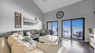 Crystal Villas 12B - Updated 2 Bedroom with Loft Beach Front Condo In the Heart of Destin - Destin - 6