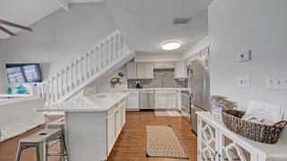 Crystal Villas 12B - Updated 2 Bedroom with Loft Beach Front Condo In the Heart of Destin - Destin - 1