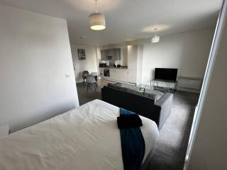 Fab, Spacious Studio+Balcony MCR - 3