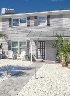 Red Hot Retreat - Updated Holiday Isle Townhome on the Destin Harbor - Destin - 0