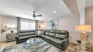 Red Hot Retreat - Updated Holiday Isle Townhome on the Destin Harbor - Destin - 7