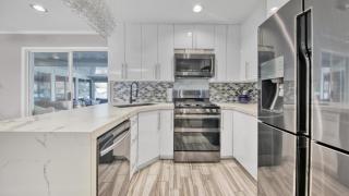Red Hot Retreat - Updated Holiday Isle Townhome on the Destin Harbor - Destin - 2