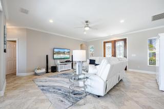 Gulf Access, Heated Pool, Sleeps 6 - Villa Coastal Retreat - Roelens Vacations - Cape Coral - 5
