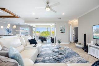 Gulf Access, Heated Pool, Sleeps 6 - Villa Coastal Retreat - Roelens Vacations - Cape Coral - 2