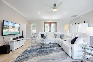 Gulf Access, Heated Pool, Sleeps 6 - Villa Coastal Retreat - Roelens Vacations - Cape Coral - 1