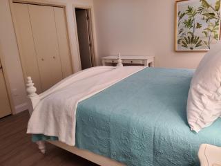 Steps to the Beach - Near Ocean Annie's and Apache Pier - 6