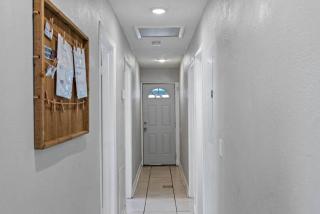 Inviting 7-Bedroom home - Private screened pool - Tampa - 3