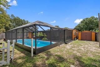 Inviting 7-Bedroom home - Private screened pool - Tampa - 4