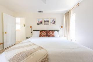 Downtown Pearl Bungalow at Beer Ranch Project - Wimberley - 7