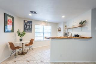 Downtown Pearl Bungalow at Beer Ranch Project - Wimberley - 1
