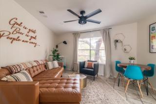 Downtown Lonestar Bungalow at Beer Ranch Project - Wimberley - 4