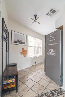 Downtown Lonestar Bungalow at Beer Ranch Project - Wimberley - 2