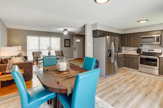 Rural Melbourne House with Deck! - 4