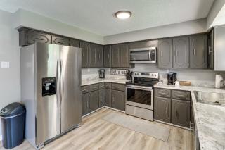 Rural Melbourne House with Deck! - 3