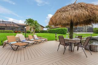 Canal Views, Heated Pool, Sleeps 8! - Magenta Sky and Key Lime Pie - Cape Coral - 6