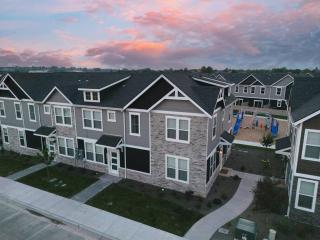Cute 3 br/2.5 ba Newly-Built Townhome w/ Amenities - 3