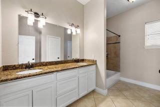 Stylish 3 Bedroom With Tons of Games and 85 Inch TV - Houston - 8