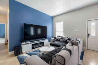 Stylish 3 Bedroom With Tons of Games and 85 Inch TV - Houston - 3