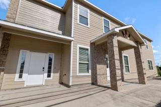 Modern 3 Bedroom with 85 Inch TV - Houston - 3