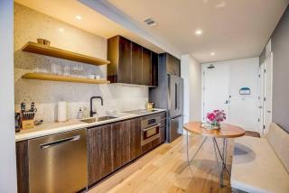 Highrise 1BR Luxe Suite near DT and Vibrant Rainey St - 5