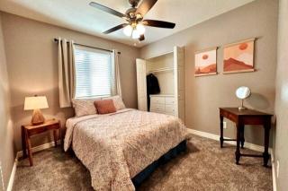 Mesa Oasis Private Pool Spacious! 10+ guests 7 Beds New, Great Location! - Mesa - 9