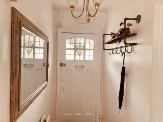 Immaculate 2-Bed House in Potters Bar - 1