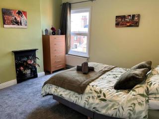 Spacious 2-Bedroom House In Stockton Heath With Free WiFi By Amazing Spaces Relocations Ltd - Warrington - 7