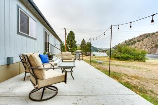 Riverfront Helena Retreat with Small Dock and Kayaks! - Helena - 0