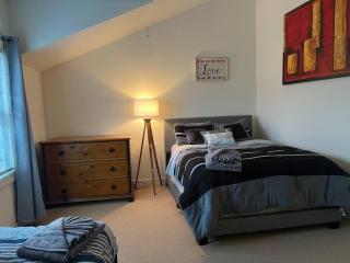 Massive LUX 3BR Ski ON/OFF Condo on MTN.Sleeps 12! - 2