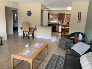 Tranquil Waterfront 2bd1ba Apt in North Palm Beach - 9