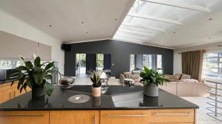 Sizanazo Guest House - in the Heart of Northcliff Hill - 1