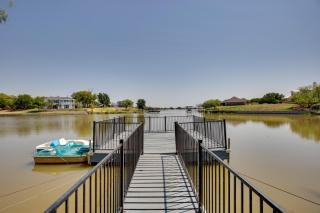 Game Room and Dock Waterfront Granbury Lake Retreat - Granbury - 0