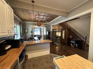 Blueberry Bungalow - Locally Run! Enjoy our PS5! - Taylor - 4