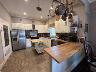 Blueberry Bungalow - Locally Run! Enjoy our PS5! - Taylor - 5